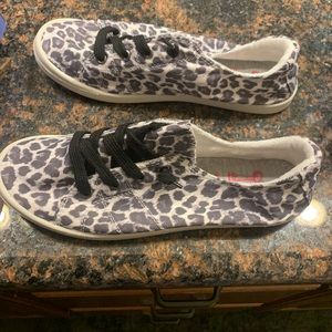 8.5 leopard print jelly pop shoes.